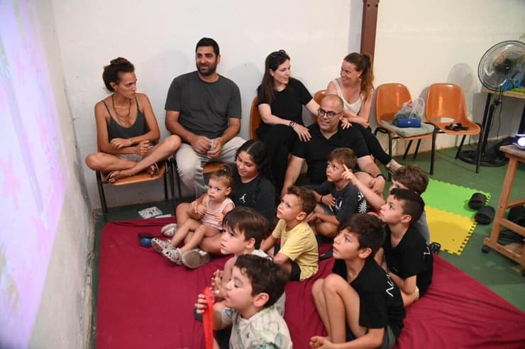 משפחת נפתלי במקלט