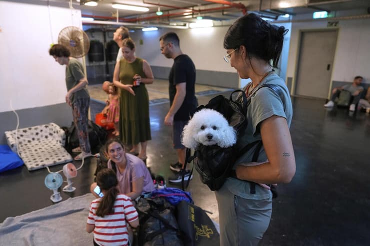 מקלט בתל אביב בזמן אזעקה