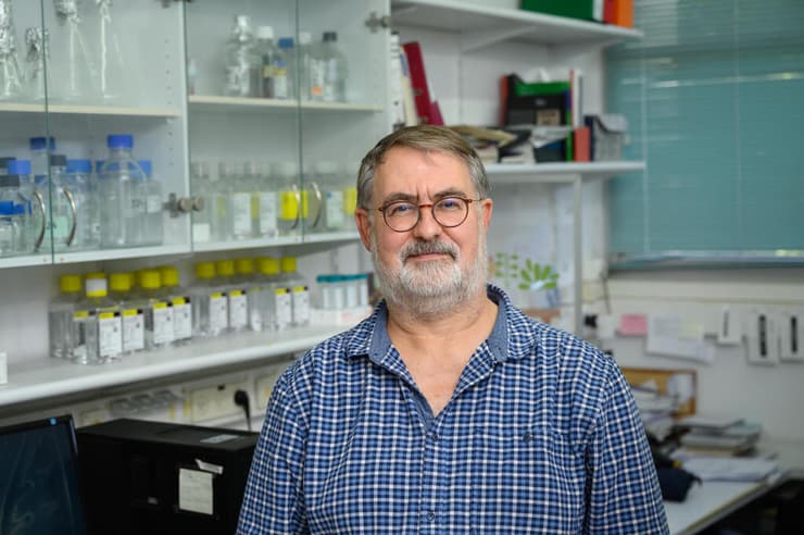 פרופ' סטפן יונג (צילום: אוהד הרכס, מכון ויצמן למדע) פרופ' סטפן יונג