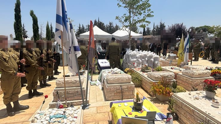 הלווייתו של סרן במיל׳ טל מובשוביץ ז"ל  בבית העלמין מודיעין מכבים רעות