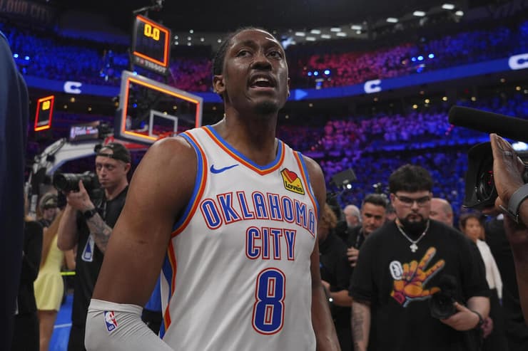 לאינדיאנה אין שחקן כזה. ג'יילן וויליאמס (AP Photo/Kyle Phillips) שחקן אוקלהומה סיטי ת'אנדר ג'יילן וויליאמס