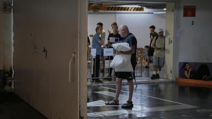 מקלט בתל אביב בזמן אזעקה