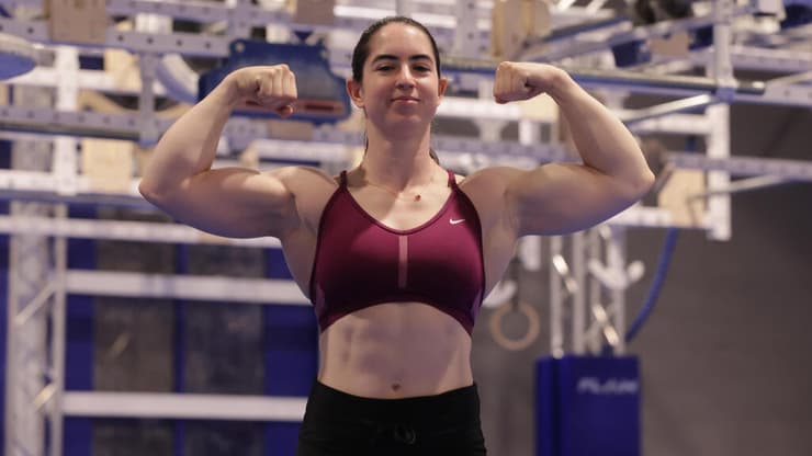 שיאנית העולם בהרמת משקל במתח. דפנה גיטלר (צילום: נמרוד גליקמן) דפנה גיטלר