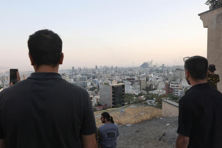 עשן בטהרן (צילום: Majid Asgaripour/WANA (West Asia News Agency) via REUTERS) עשן בטהרן