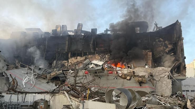 הנזק העצום למכון ויצמן למדע לאחר פגיעת הטיל האיראני (צילום: פרופ' אלדד צחור) מכון ויצמן למדע לאחר פגיעת הטיל האיראני