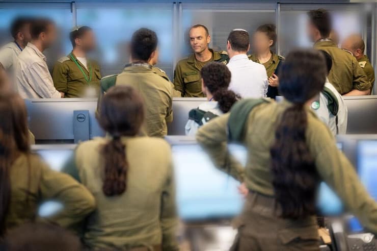 ראש אגף המודיעין, אלוף שלומי בינדר בביקור בבסיסי אגף המודיעין