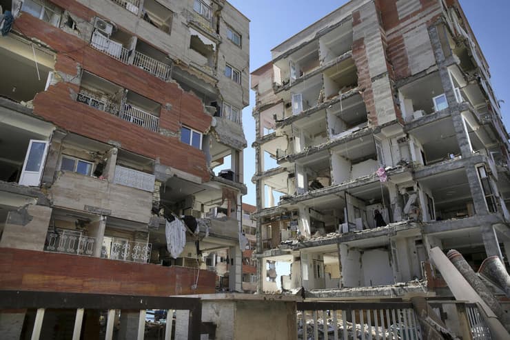 נזקי רעידת אדמה שפקדה את מערב איראן בשנת 2017