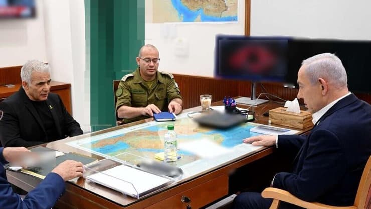 ראש הממשלה בנימין נתניהו נפגש היום עם ראש האופוזיציה יאיר לפיד לעדכון ביטחוני
