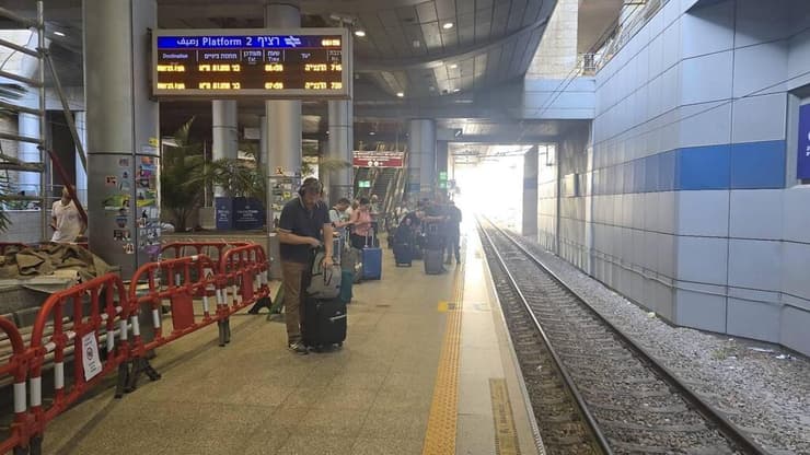 השבים בטיסת חילוץ