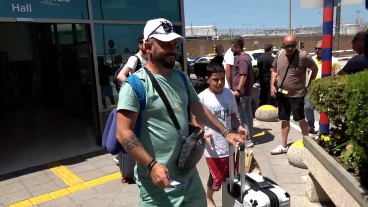 טיסות החילוץ הראשונות לישראלים בשדה התעופה בחיפה