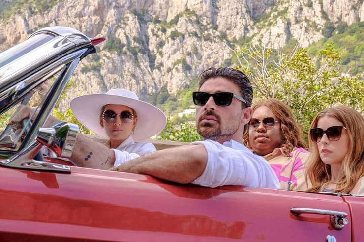 צ'או, במבינה! מתוך "עוד בקשה מסתורית" (צילום: באדיבות אמזון פריים) מתוך "עוד בקשה מסתורית"