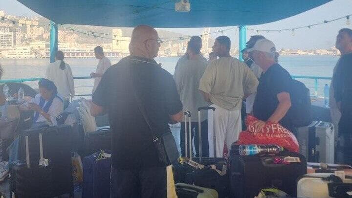 ישראלים שהגיעו מקפריסין ולא הורשו להיכנס לנמל חיפה 4 שעות