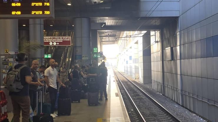 תחנת רכבת נתב"ג. "נס גלוי" (צילום: רכבת ישראל) השבים בטיסת חילוץ