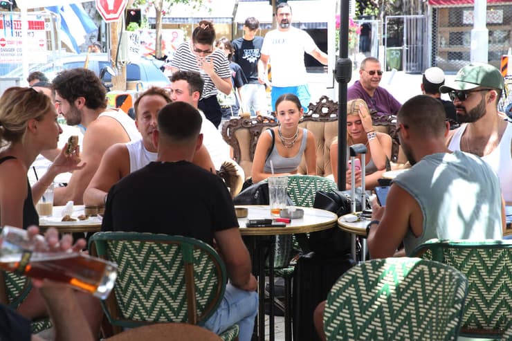 חוזרים לשגרה בתל אביב