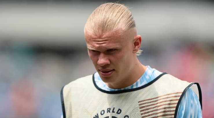 ארלינג הולאנד עם האימונית (רויטרס) ארלינג הולאנד עם האימונית