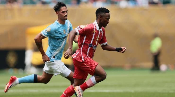 קסיוס מליולה מול טיריני ריינדרס (רויטרס) קסיוס מליולה מול טיריני ריינדרס