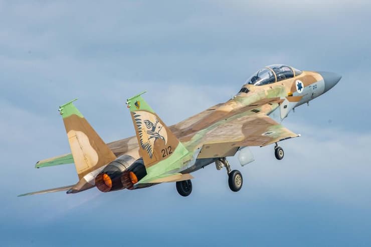 תיעוד מהמראות מטוסי קרב לתקיפות בטהרן