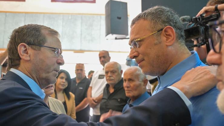 נשיא המדינה יצחק הרצוג ורעייתו מיכל בביקור ניחומים בטמרה