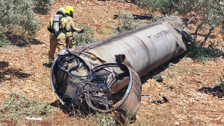 שבר טיל בליסטי שאותר במטע זיתים בגליל