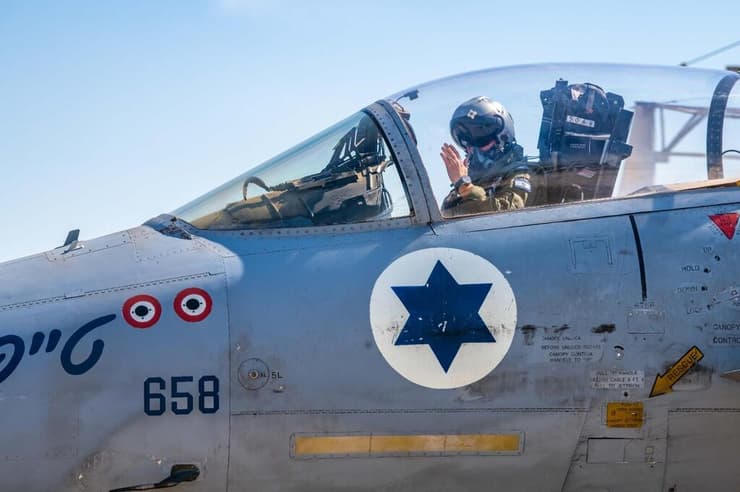 תיעוד מהמראות מטוסי קרב לתקיפות בטהרן