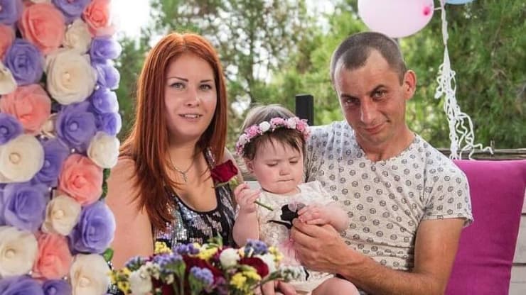"לא מסוגל לקלוט". ארטיום, נסטיה ומריה ארטיום בוריק שאיבד את אשתו ובתו במטח האיראני משרת כחייל אוקראיני