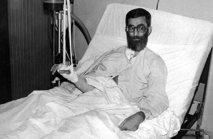 ארכיון עלי חמינאי אחרי ניסיון התנקשות ב-1981 איראן