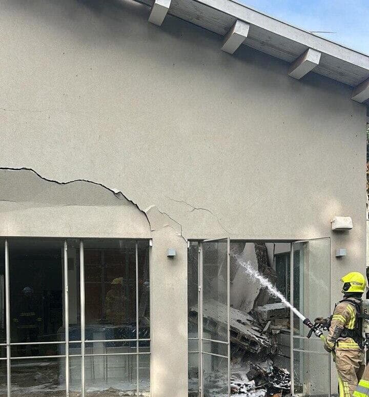 ביתו של השר לשעבר דני נוה בסביון, ספג פגיעה קשה בעקבות המטח מאיראן