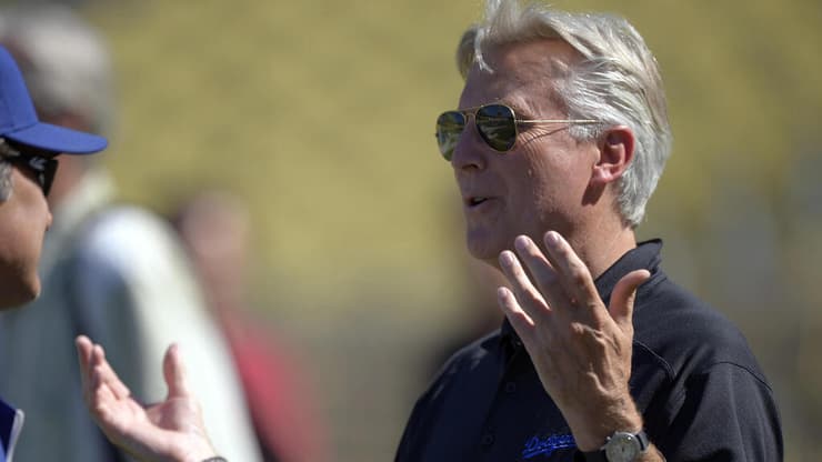 ווינר ונחבה אל הכלים. וולטר (צילום: AP Photo/Mark J. Terrill, File) מארק וולטר