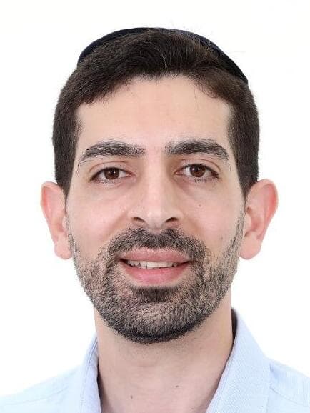 יונתן אזר (צלם: ניב קנטור) יונתן אזר