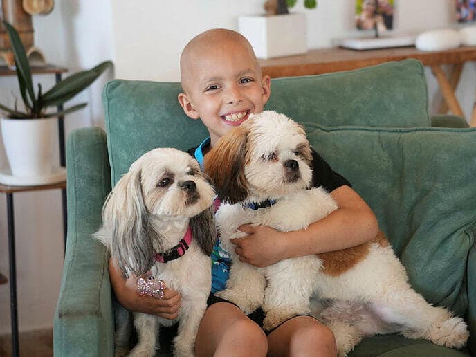 ארי דמרי יוצא למסע להצלת חייו (צילום: תומר שונם הלוי) ארי דמרי חולה סרטן יוצא למסע להצלת חייו עם הוריו עינב ושלומי