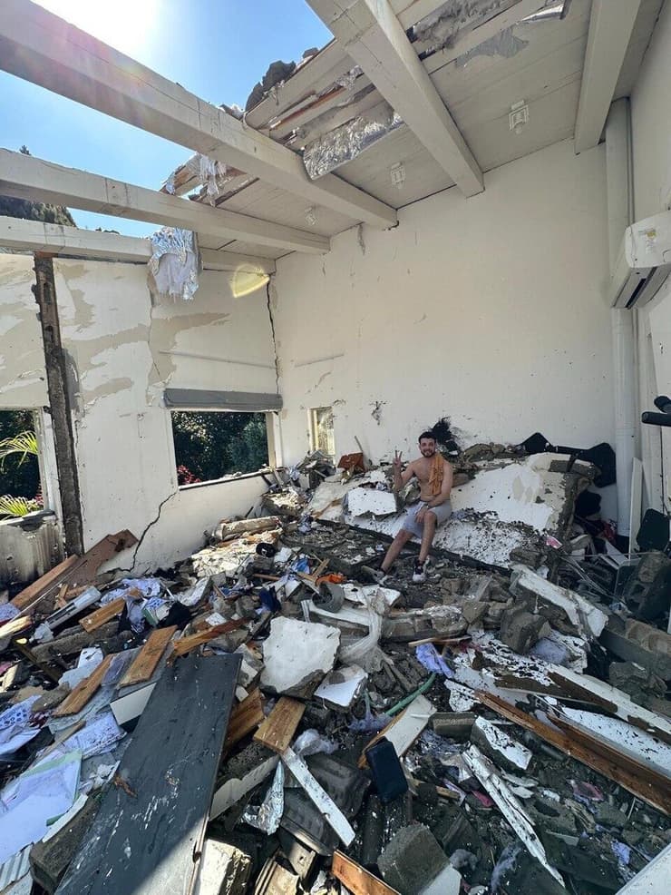 ביתו של השר לשעבר דני נוה בסביון, ספג פגיעה קשה בעקבות המטח מאיראן