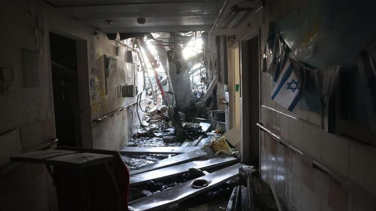 מתקפות הטילים מאיראן הגבירו את החרדה ועמה את החשש להתלקחות של מחלות שונות. בתמונה: בית חולים סורוקה לאחר הפגיעה (צילום: אלכס קולומויסקי) בית חולים סורוקה לאחר הפגיעה מהמטח האיראני