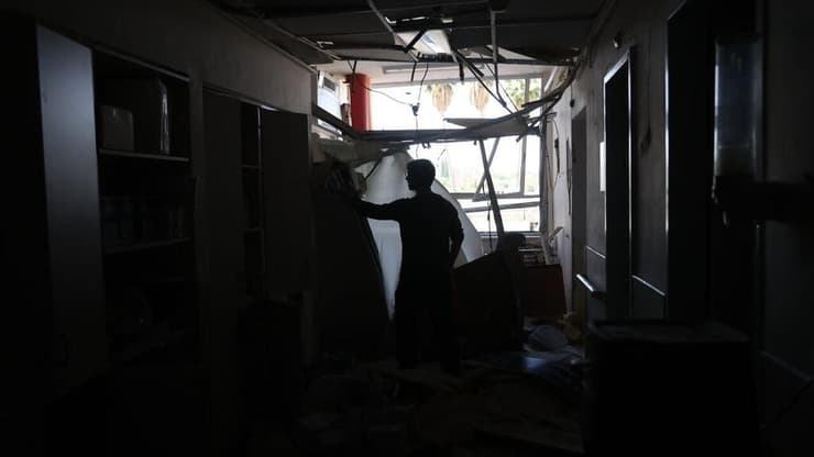 "סורוקה יישאר מרכז הכובד הרפואי הגדול בסביבה, בטח בשנים הנראות לעין. צריכים לעזור לו ככל שרק ניתן" (צילום: אלכס קולומויסקי) בית חולים סורוקה לאחר הפגיעה מהמטח האיראני