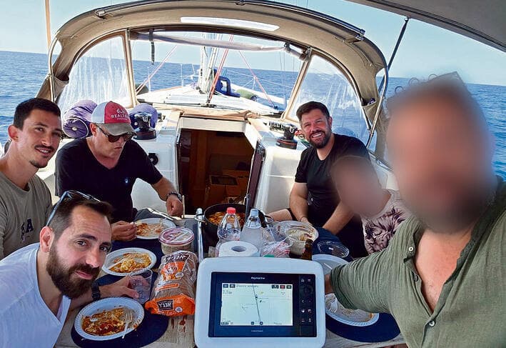 מימין: הלוחמים ארז, אליה ויצחקי גליק, הסקיפרים דורם פולקה ואופיר, והלוחם עידן. צוות לעניין yk14413398
