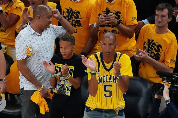 האוהד מספר 1. רג'י מילר ובנו בטירוף