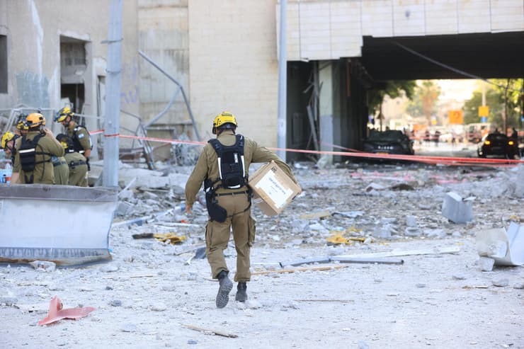 הרס ונזקים בזירת הנפילה בחיפה