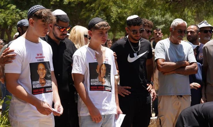 אור ויגיל יעקב בהלווייתו של אביהם יאיר (יאיר) יעקב ז"ל