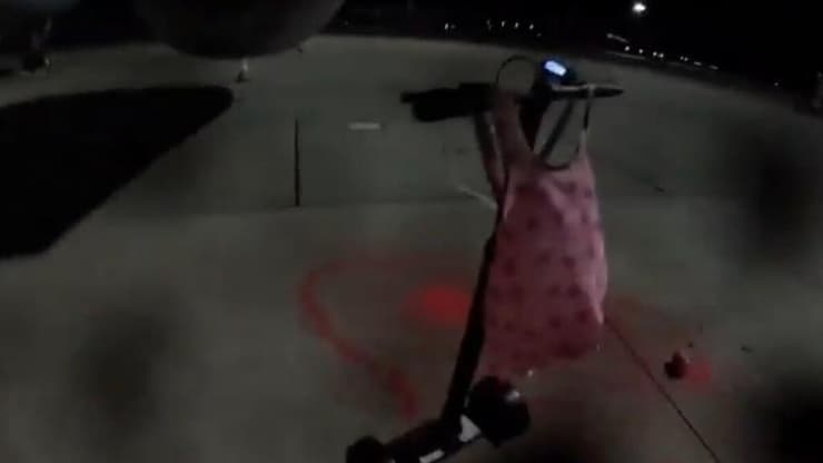 פרו-פלסטינים באופניים מחבלים במטוסי חיל האוויר הבריטי