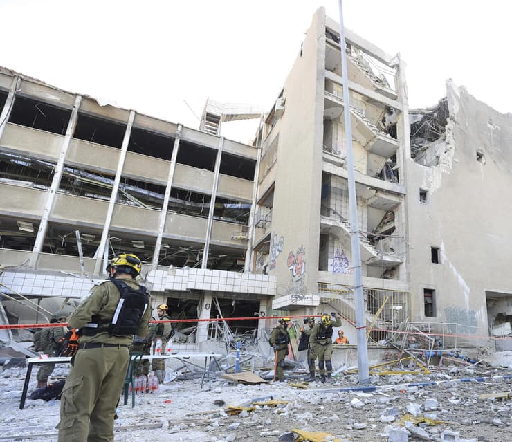 הרס ונזקים בזירת הנפילה בחיפה