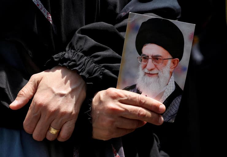 צילום: REUTERS/Mohamed Azakir הפגנת תמיכה באיראן בביירות, לבנון