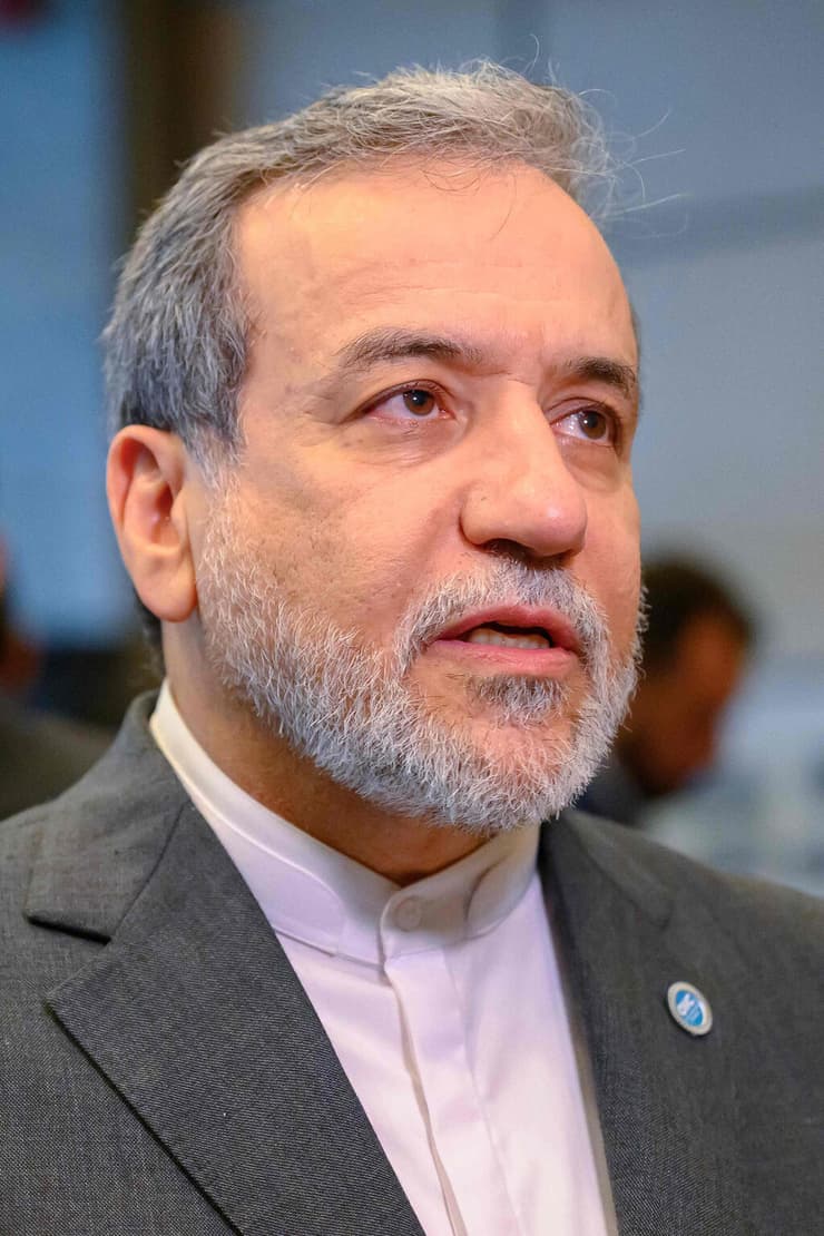 עבאס עראקצ'י שר החוץ של איראן (צילום: AP Photo/Mehmet Guzel) עבאס עראקצ'י שר החוץ של איראן בכינוס באיסטנבול של הארגון לשיתוף פעולה איסלאמי