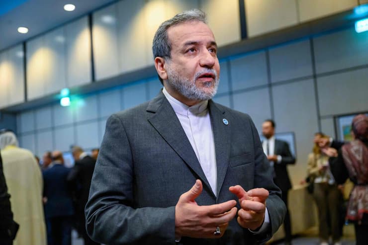 "אני מצהיר בבירור - לא הושג הסכם שיתחיל מחדש את המו"מ". עראקצ'י (צילום: AP Photo/Mehmet Guzel) עבאס עראקצ'י שר החוץ של איראן בכינוס באיסטנבול של הארגון לשיתוף פעולה איסלאמי