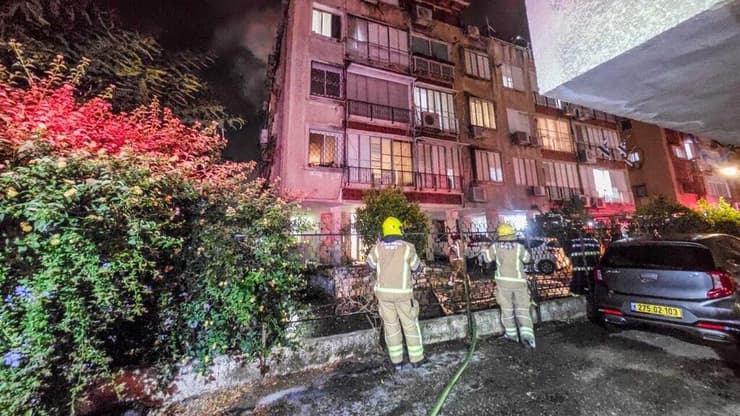 צוותי כבאות והצלה בזירה