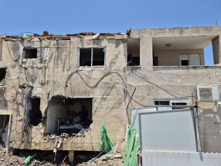 פגיעת כטב"ם ששוגר מאיראן בבניין דירות בבית שאן