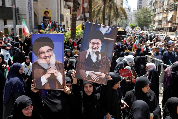 הפגנת תמיכה באיראן בביירות, אתמול. תמיכה מרחוק, לצד חשש להצטרף (צילום: REUTERS/Mohamed Azakir) הפגנת תמיכה באיראן בביירות, לבנון