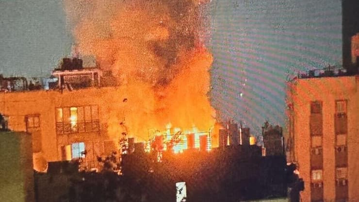 שריפה כתוצאה מנפילת רסיס בחולון