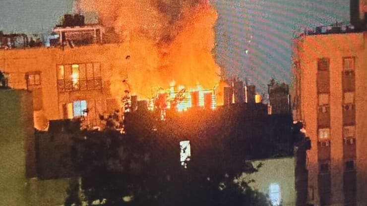 שריפה כתוצאה מנפילת רסיס בחולון