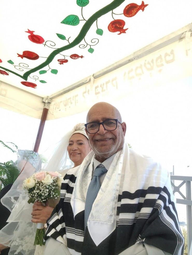 מלכה ביטון והחתן (צילום: באדיבות משרד העלייה והקליטה) מלכה ביטון והחתן