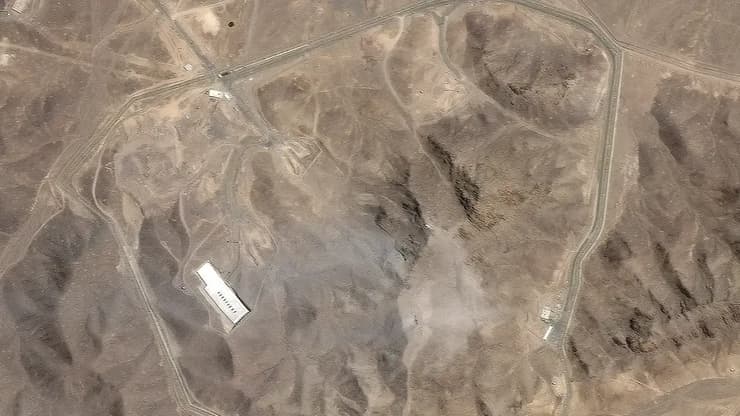  תמונות לוויין חושפות את הנזק לכניסות לאתר הגרעין התת-קרקעי של איראן בפורדו