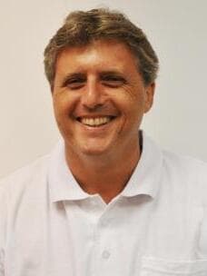 גבעון פלד מטפל בכאב